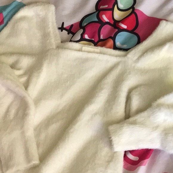 Fuzzy White Sweater Sz M - Picture 6 of 8